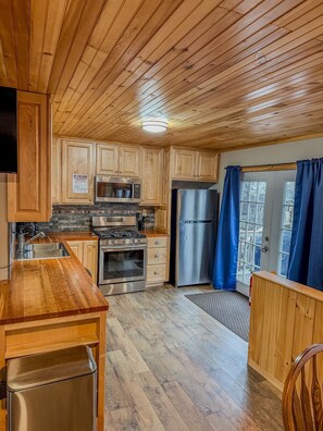 Fridge, microwave, oven, stovetop - Lakeside Loft on Black Lake (Hammond)