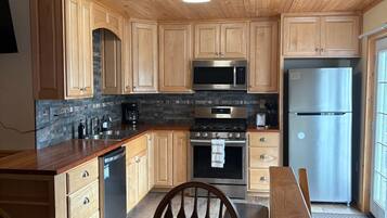 Microondas, horno, parrilla de estufa y lavavajillas