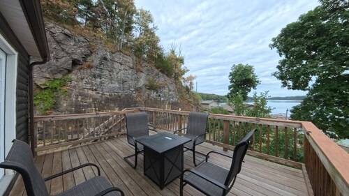 Lakeside Loft on Black Lake