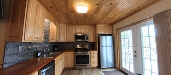 Modern Lakeview Escape on Black Lake