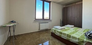 Iron/ironing board, WiFi, bed sheets