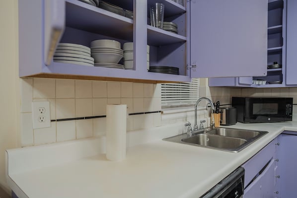 雪櫃、爐具、洗碗機、廚房用具/餐具/器皿