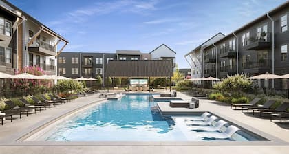 Blueground | Round Rock, pool, nr Old Settlers Park