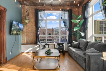 The Overlook: Downtown Cory Block Apartment