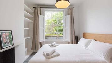 3 bedrooms, iron/ironing board, Internet, bed sheets