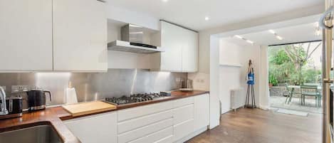Fridge, oven, dishwasher, coffee/tea maker
