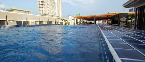 Kolam renang outdoor