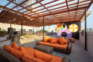 2 restaurantes; se sirven desayunos 