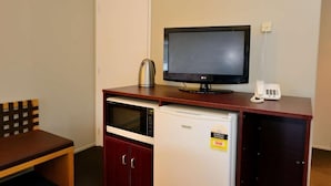 Standard Double Room | Blackout drapes, WiFi (free) - Sai Motel (Auckland)