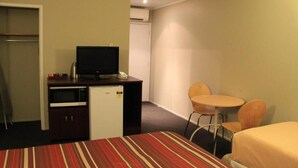 Standard Double Room | Blackout drapes, WiFi (free) - Sai Motel (Auckland)
