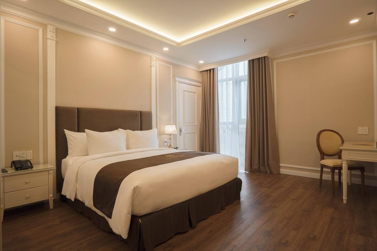 Peralatan tempat tidur premium, busa memori, bar mini percuma 