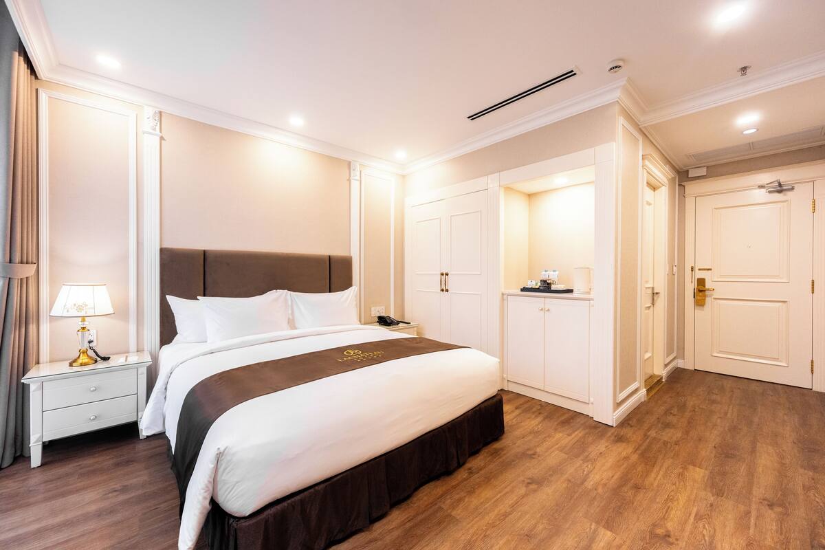 Peralatan tempat tidur premium, busa memori, bar mini percuma 