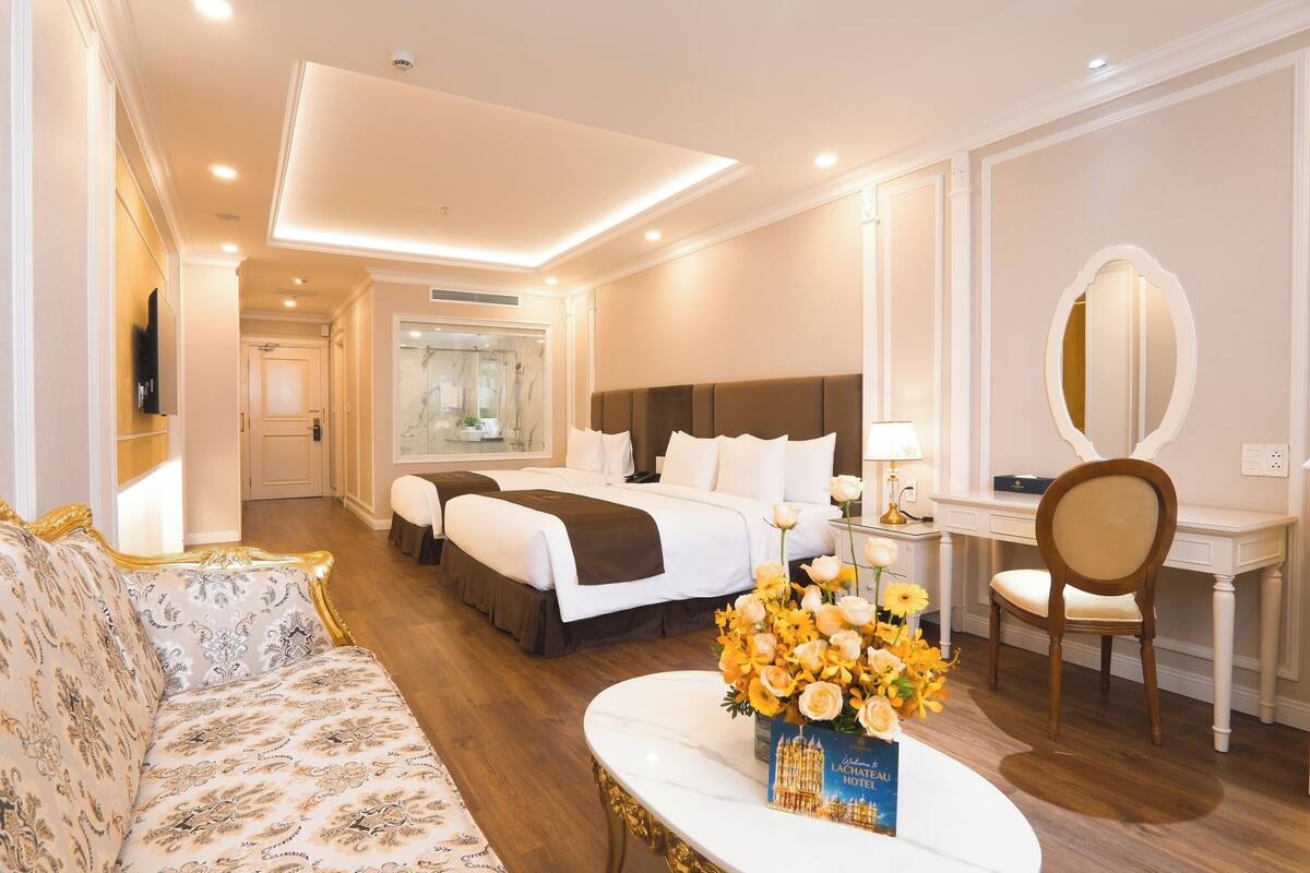 Junior Triple Room (LaChateau Junior Triple) | Peralatan tempat tidur premium, busa memori, bar mini percuma 