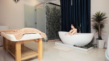 Bồn tắm spa trong nhà