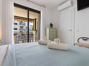 1 chambre, fer et planche à repasser, accès Internet, draps fournis