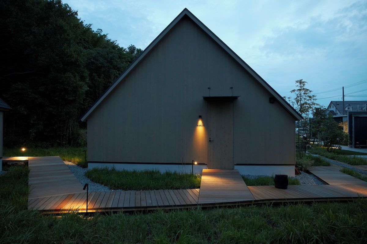 Caja de seguridad en la habitación, wifi gratis y ropa de cama