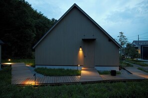 In-room safe, free WiFi, bed sheets