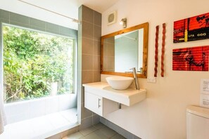 Een douche, een haardroger