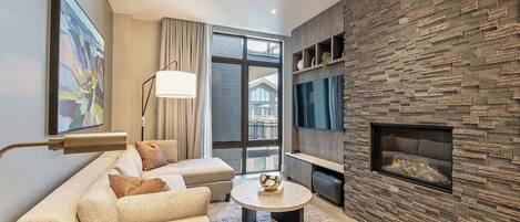 تلفزيون ذكي، مدفأة، مكتب