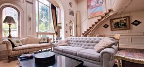 TV, fireplace, stereo