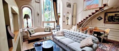 TV, fireplace, stereo
