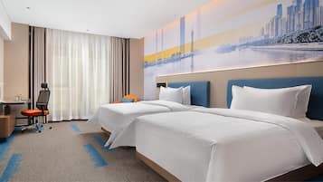 Business Double Room | Minibar, in-room safe, desk, laptop workspace