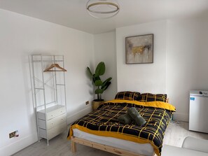WiFi, bed sheets