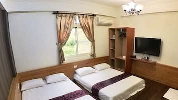 Comfort Quadruple Room, 2 Double Beds, Non Smoking | Free WiFi
