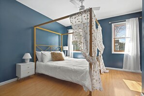 Iron/ironing board, WiFi, bed sheets