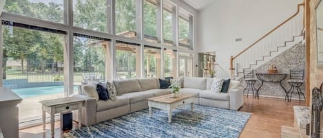 TV, fireplace