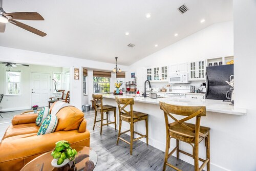 Spacious Outdoor Seating, Beautifully Decorated, Prime Features