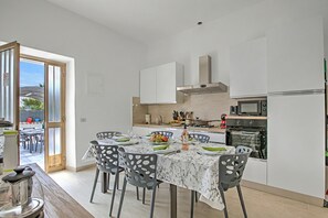 Fridge, microwave, oven, stovetop - La Siesta, Torre del Lago, Italy (Torre del Lago)