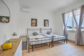 2 chambres, fer et planche à repasser, Wi-Fi gratuit, draps fournis