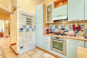 Réfrigérateur, four, plaque de cuisson, lave-vaisselle