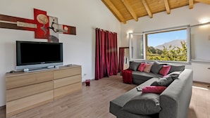 Unclassified image, 5 of 30, button - Viola Apartment Lake Maggiore Retreat w/ Private Garden & Parking, Casalzuigno, Italy (Casalzuigno)
