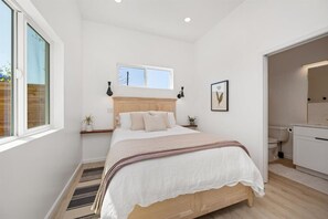 1 bedroom, desk, travel cot, free WiFi