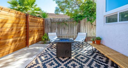Stunning Guesthouse with Private Entry & Courtyard