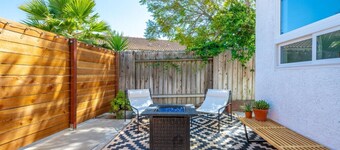 Stunning Guesthouse with Private Entry & Courtyard