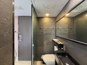 Classic Twin Room, City View | Bathroom - Noble Park Hotel (Kowloon)