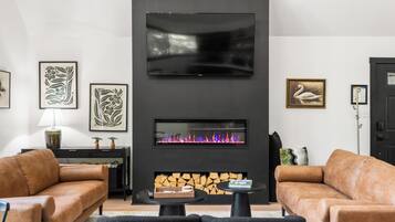 Smart TV, fireplace