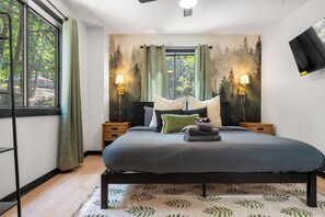 4 bedrooms, iron/ironing board, WiFi, bed sheets