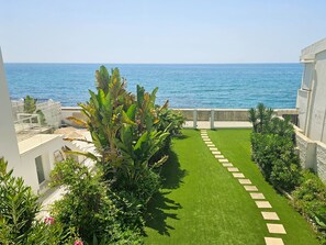 Property grounds - Golden Bay beach house by Lica (Bahia Dorada)