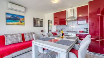 Fridge, oven, cookware/dishes/utensils