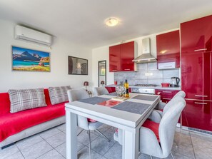 Fridge, oven, cookware/dishes/utensils