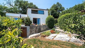 A modern two-story house with a stone wall and a garden. - Perla 1 by Interhome (Opatija/Ičići)