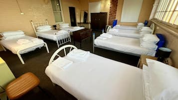 Quadruple Room Shared Bathroom | Free WiFi