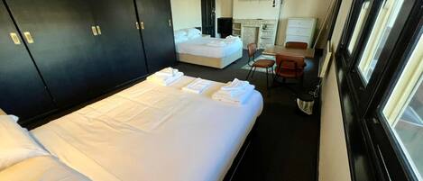 Chambre Familiale, salle de bains commune