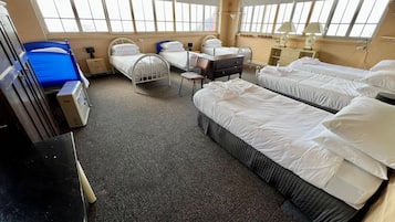 Chambre Quadruple, salle de bains commune | Wi-Fi gratuit