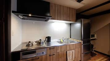 Fridge, microwave, stovetop, cookware/dishes/utensils