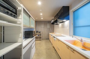 冰箱、微波炉、炉灶、厨具/餐具